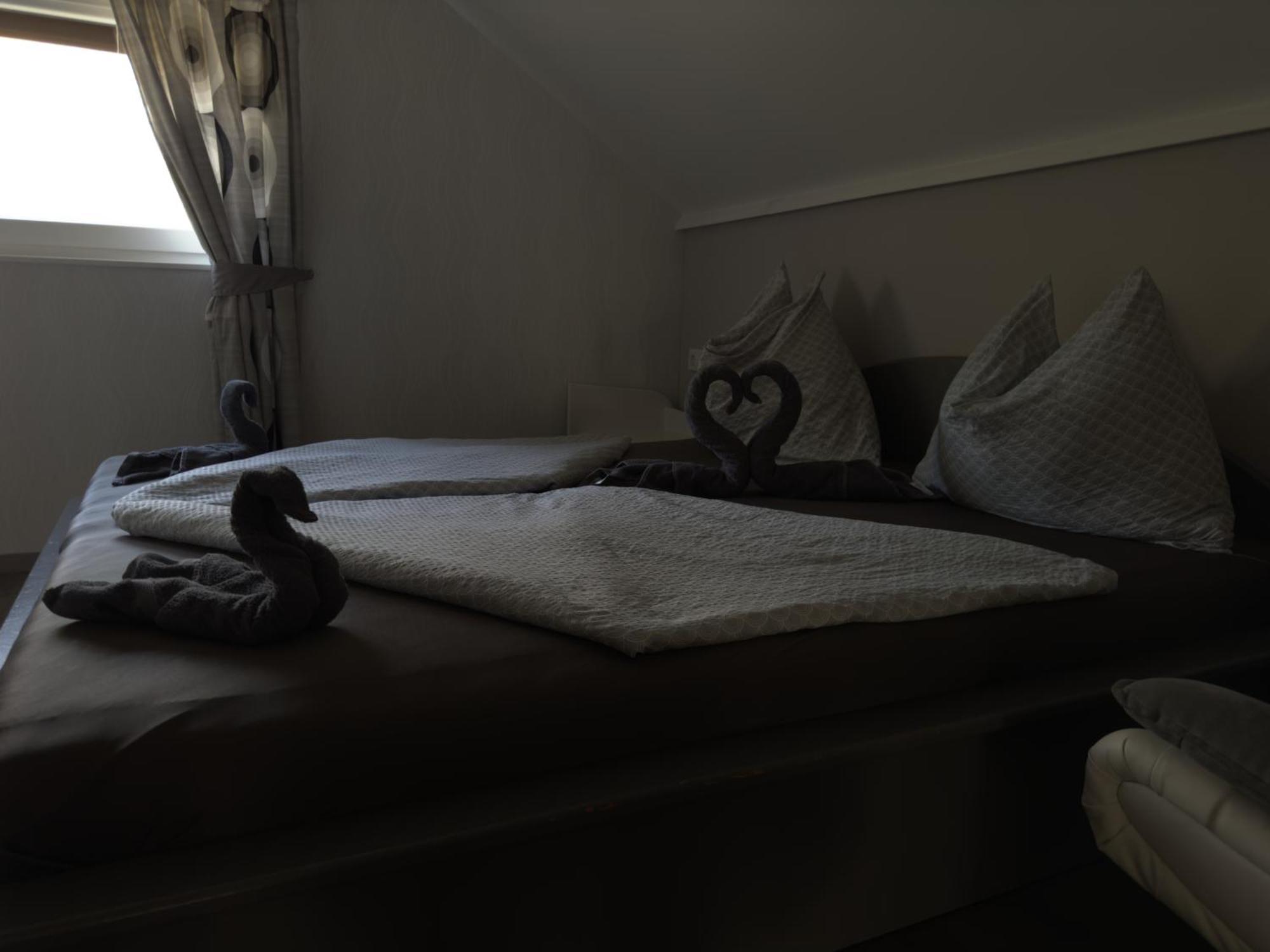 Rozsa Apartman Alsóörs Δωμάτιο φωτογραφία