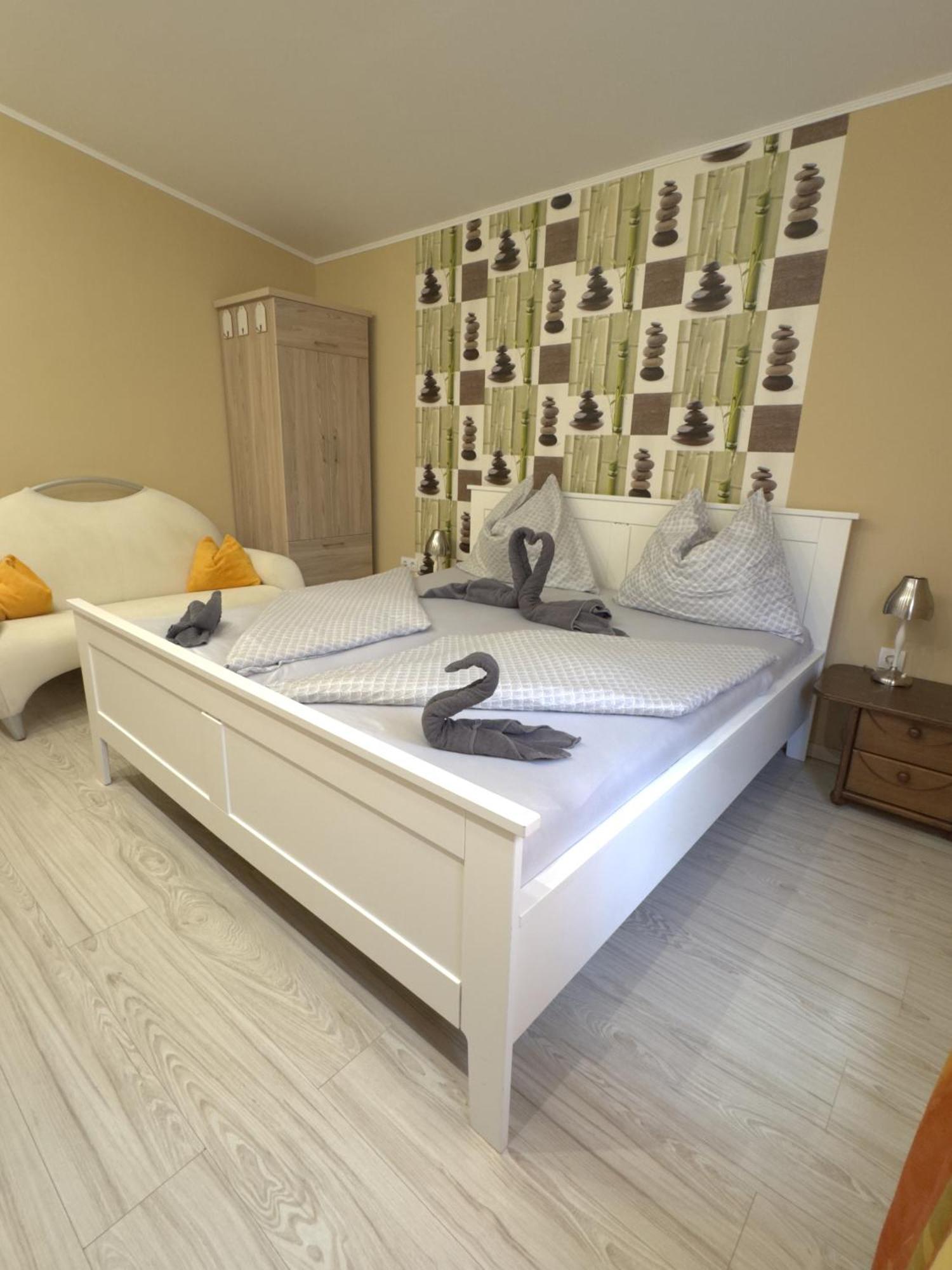 Rozsa Apartman Alsóörs Δωμάτιο φωτογραφία
