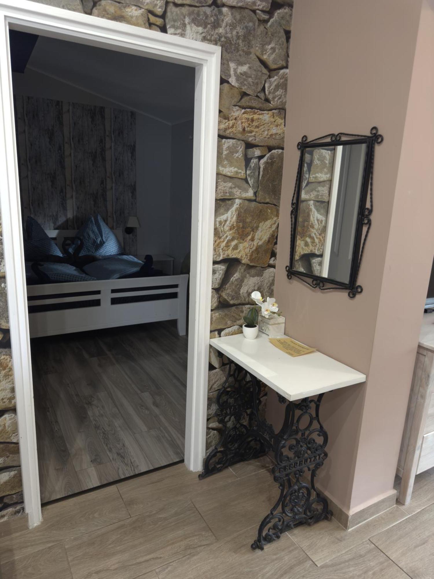 Rozsa Apartman Alsóörs Δωμάτιο φωτογραφία