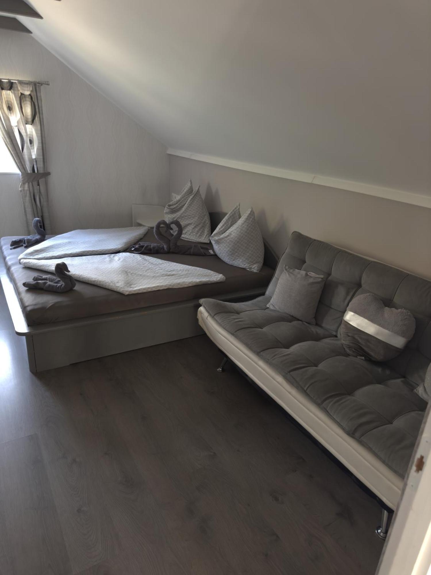 Rozsa Apartman Alsóörs Δωμάτιο φωτογραφία