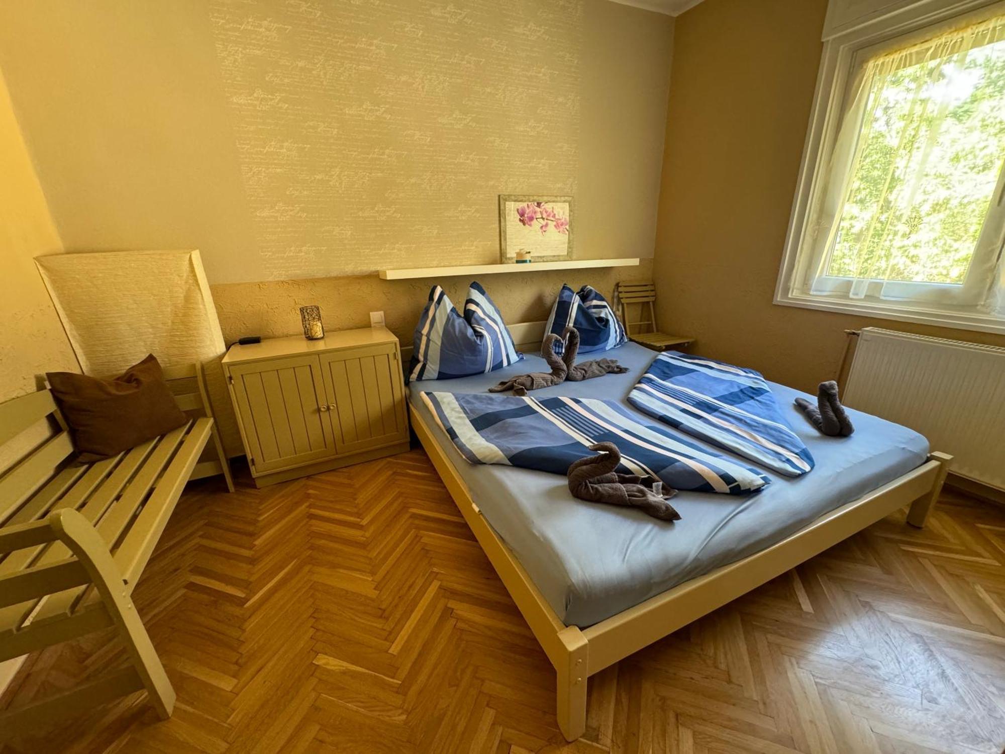 Rozsa Apartman Alsóörs Δωμάτιο φωτογραφία